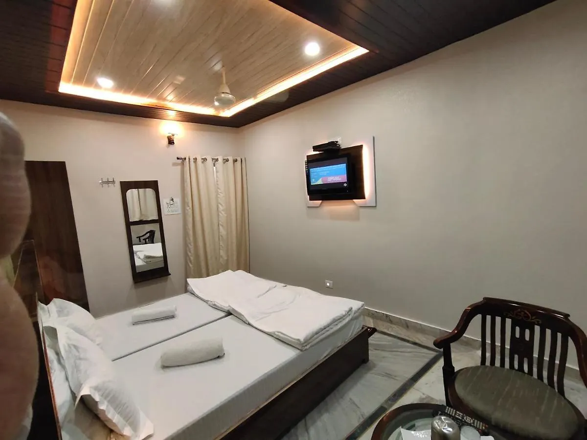 **  Hotel Shivratri Guest House Varanasi India